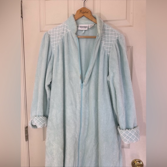 Women’s Full Zipper Sleepwear Size Medium Light Blue Winter/ Summer Robe - Picture 2 of 6